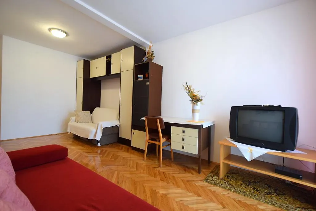 Apartment Mirjana Malinska