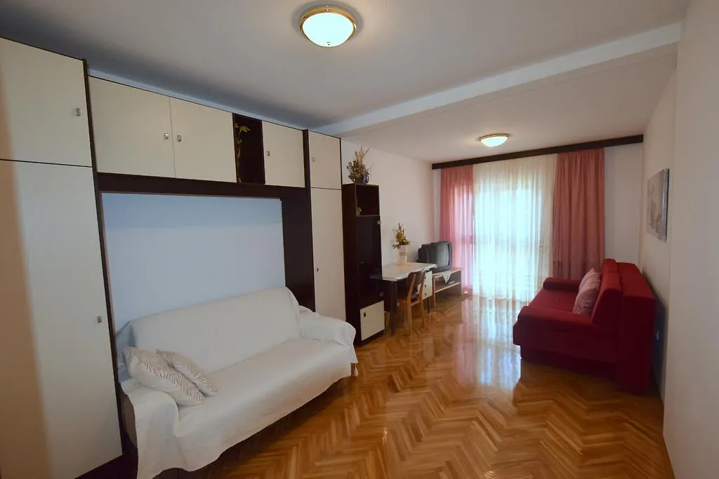 Apartment Mirjana Malinska